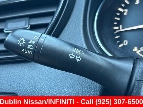Used 2017 Nissan Rogue Sport SV AWD/4WD image 36