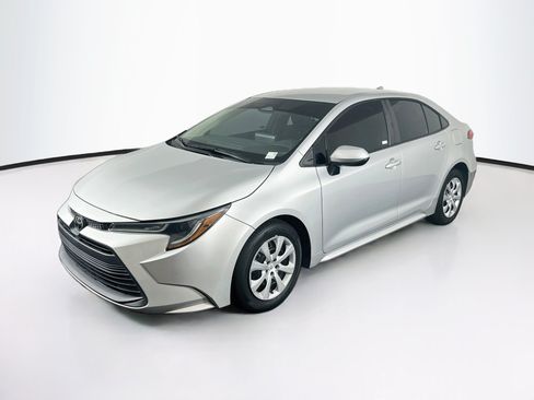 Used 2023 Toyota Corolla LE FWD image 3