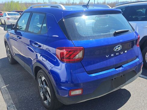 Certified 2024 Hyundai Venue Limited FWD image 4