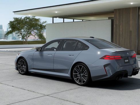 New 2026 BMW M5 image 2