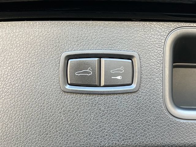 Used 2021 Porsche Macan AWD/4WD image 19