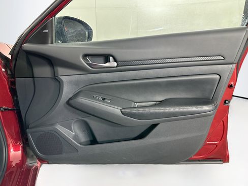 Used 2025 Nissan Altima 2.5 SV image 30