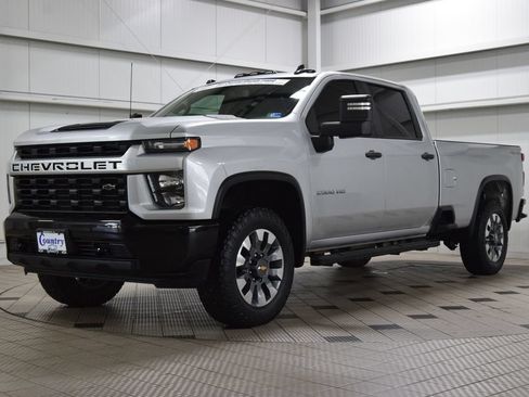 Used 2022 Chevrolet Silverado 2500 Custom w/ Custom Value Package AWD/4WD image 3