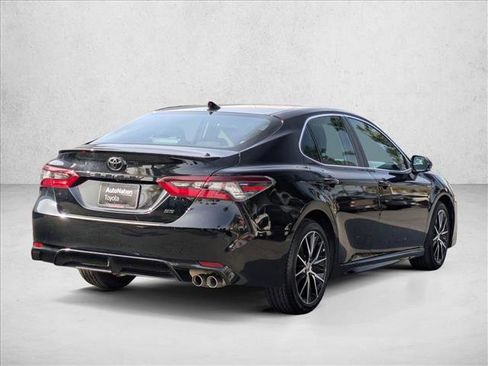 Used 2024 Toyota Camry SE image 5