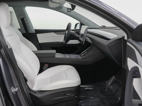 Used 2026 Tesla Model Y AWD image 11