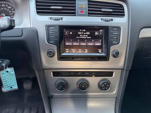 Used 2015 Volkswagen Golf Launch Edition FWD image 18