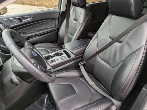 Used 2022 Ford Edge Titanium image 12