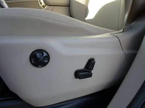 Used 2020 Jeep Grand Cherokee Laredo image 24