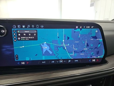 Used 2025 Chevrolet Suburban LS image 33