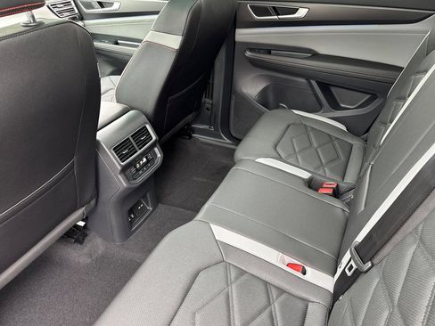 New 2025 Volkswagen Atlas Peak Edition SE AWD/4WD image 12