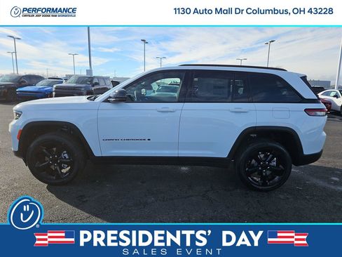 New 2025 Jeep Grand Cherokee Altitude image 4