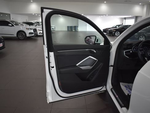 Used 2023 Audi Q3 2.0T Premium w/ Convenience Package AWD/4WD image 9