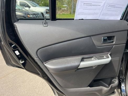Used 2012 Ford Edge SEL FWD image 17