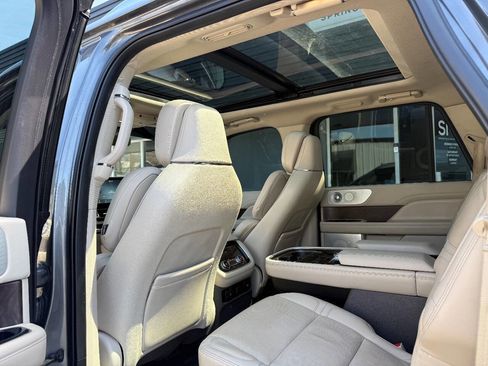 Used 2021 Lincoln Navigator L Reserve w/ Luxury Package AWD/4WD image 17