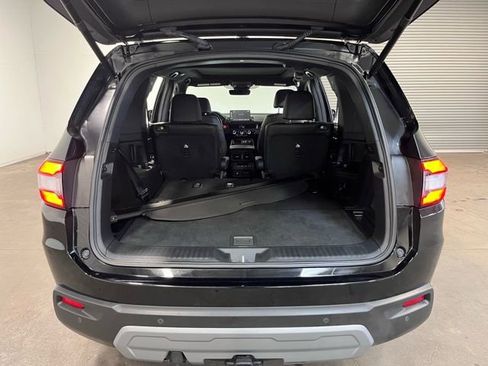 Used 2025 Honda Pilot TrailSport image 14
