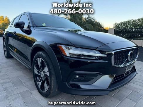 Used 2025 Volvo V60 B5 Cross Country Plus AWD/4WD image 1
