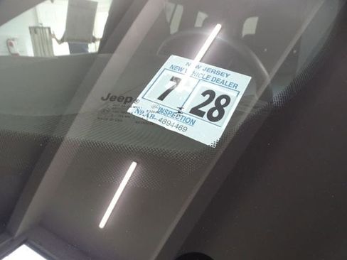 Certified 2023 Jeep Grand Cherokee Summit AWD/4WD image 31