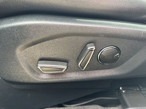 Used 2018 Ford Explorer XLT w/ Equipment Group 202A image 23