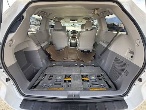 Used 2011 Toyota Sienna XLE AWD/4WD image 15