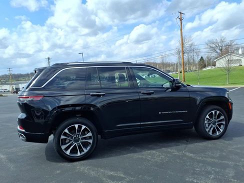 Used 2023 Jeep Grand Cherokee Overland w/ Luxury Tech Group IV AWD/4WD image 6