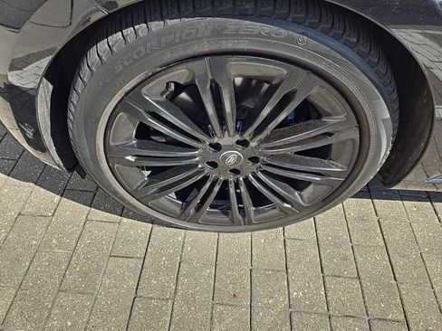 Certified 2023 Land Rover Range Rover SE image 10