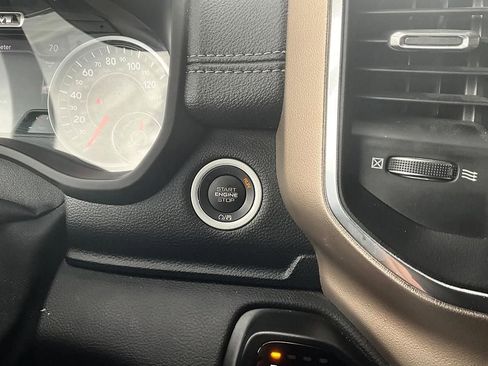 Used 2019 RAM 1500 Laramie AWD/4WD image 18