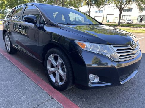 Used 2010 Toyota Venza w/ Comfort Pkg FWD image 2
