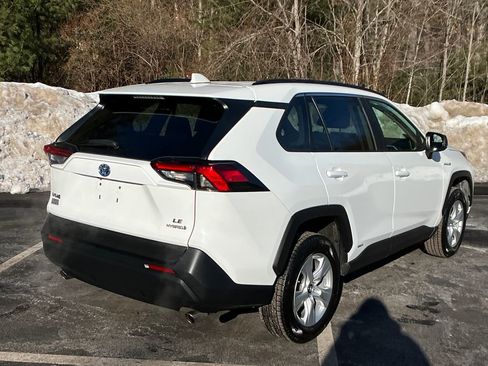 Used 2020 Toyota RAV4 LE image 5