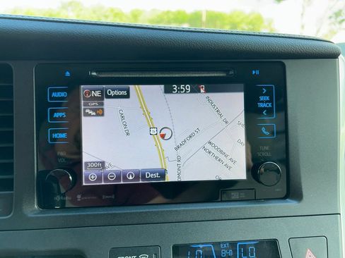 Used 2017 Toyota Sienna XLE Premium FWD image 26