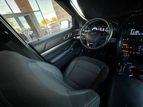 Used 2018 Ford Explorer XLT AWD/4WD image 45