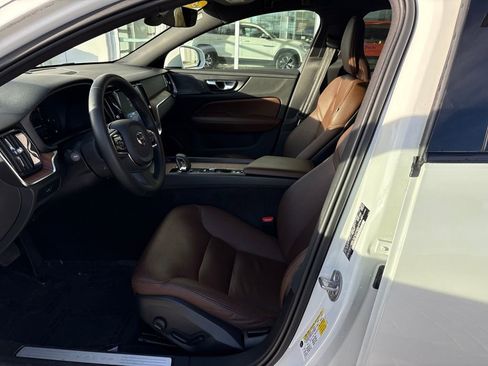 Used 2023 Volvo V60 B5 Cross Country Plus w/ Climate Package image 9