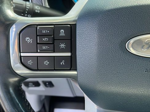Used 2022 Ford F150 Limited image 12