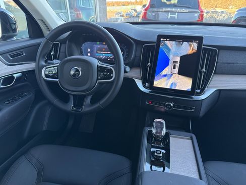 Used 2025 Volvo XC90 B6 Plus image 17
