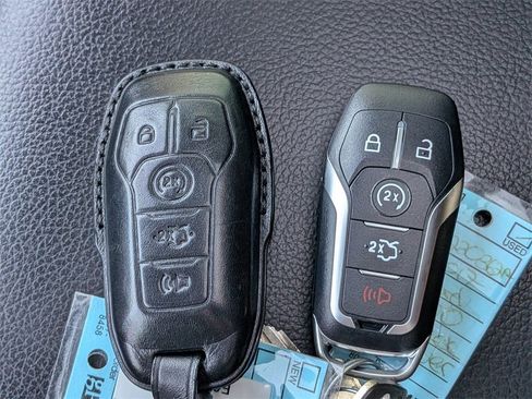 Used 2017 Ford F150 Lariat image 32