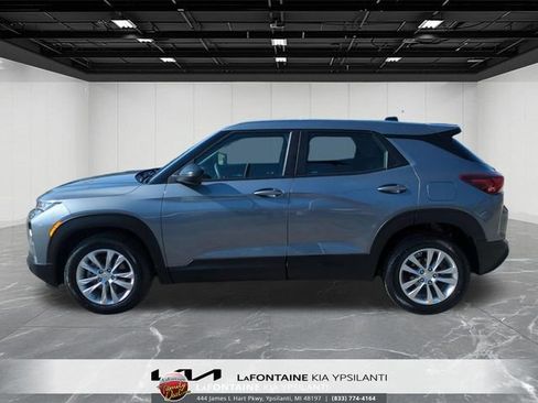 Used 2022 Chevrolet TrailBlazer LS image 2