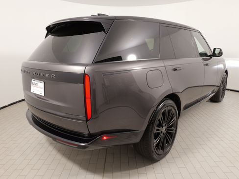 Used 2025 Land Rover Range Rover Long Wheelbase SE AWD/4WD image 13
