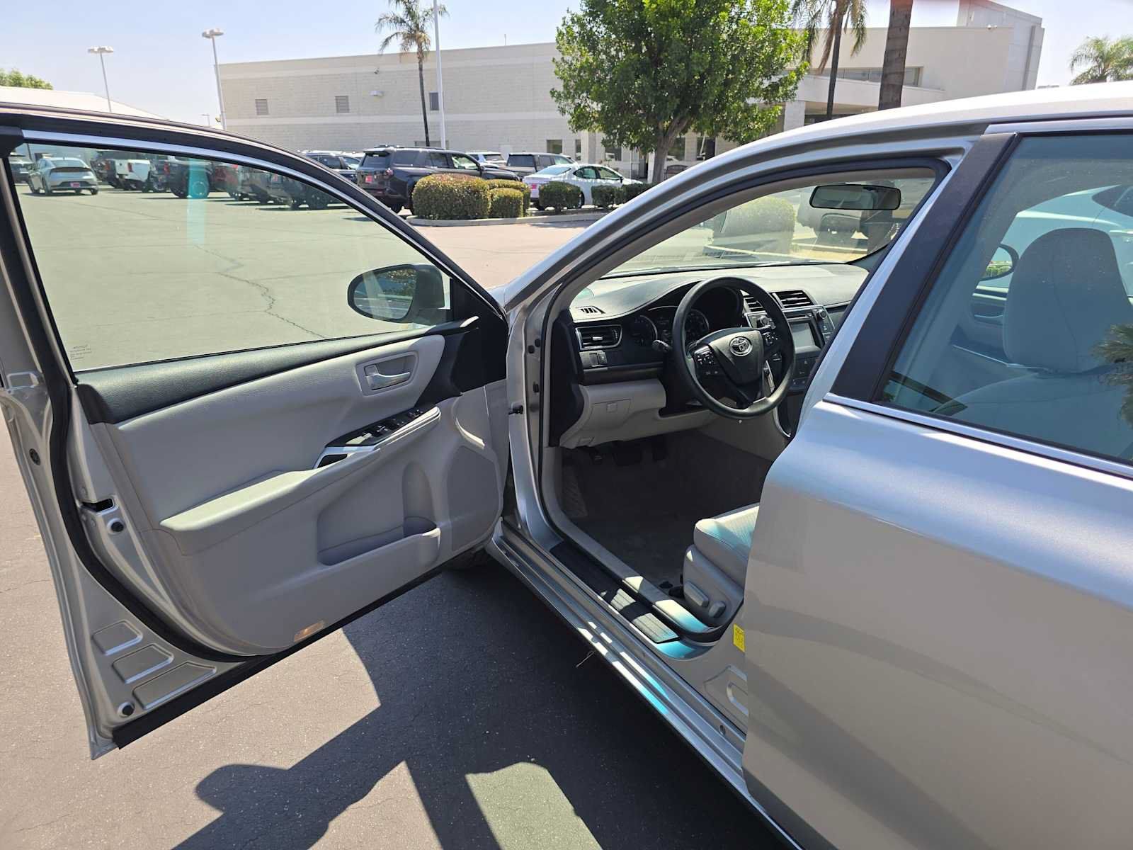 Used 2017 Toyota Camry LE FWD image 19