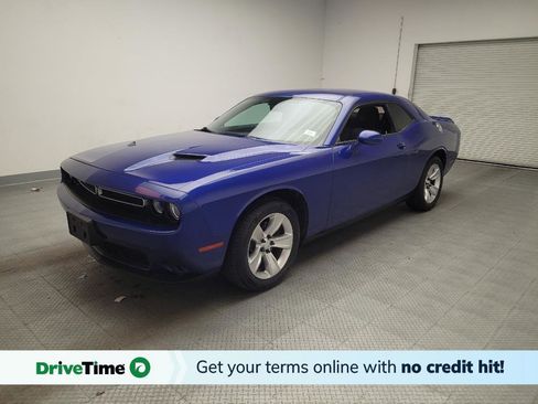 Used 2018 Dodge Challenger SXT RWD image 1