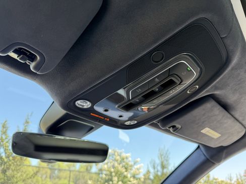 Used 2024 Bentley Bentayga image 17