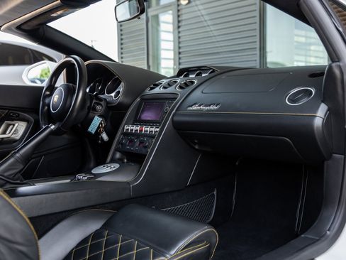 Used 2014 Lamborghini Gallardo LP 550-2 image 38
