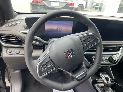 Used 2024 Buick Envista Sport Touring w/ Convenience I Package FWD image 5