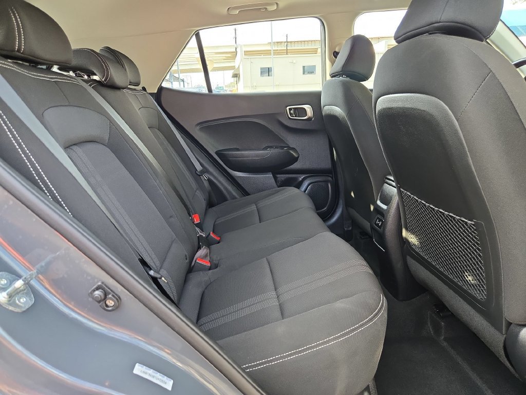 Used 2026 Hyundai Venue SEL FWD image 31