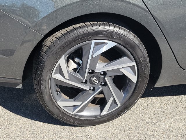 Used 2025 Hyundai Elantra Sport FWD image 29
