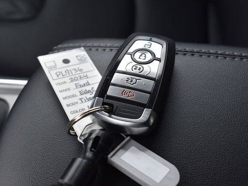Used 2024 Ford Edge Titanium AWD/4WD image 14