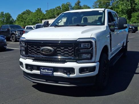 Certified 2025 Ford F250 XLT w/ Black Appearance Package AWD/4WD image 5
