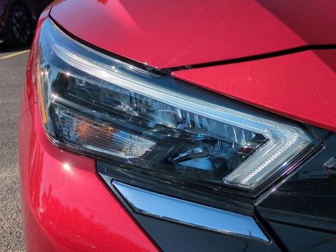 Used 2025 Nissan Versa SV image 10