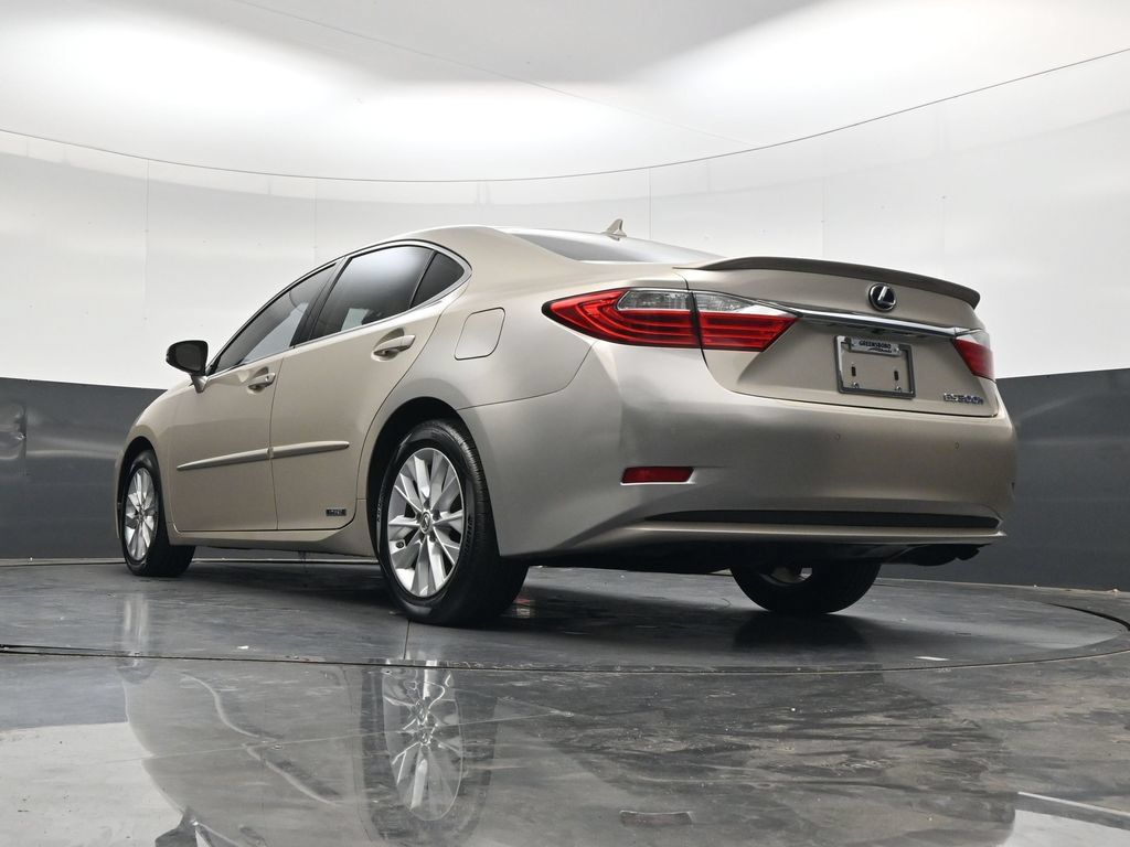 Used 2013 Lexus ES 300h w/ Luxury Pkg FWD image 32