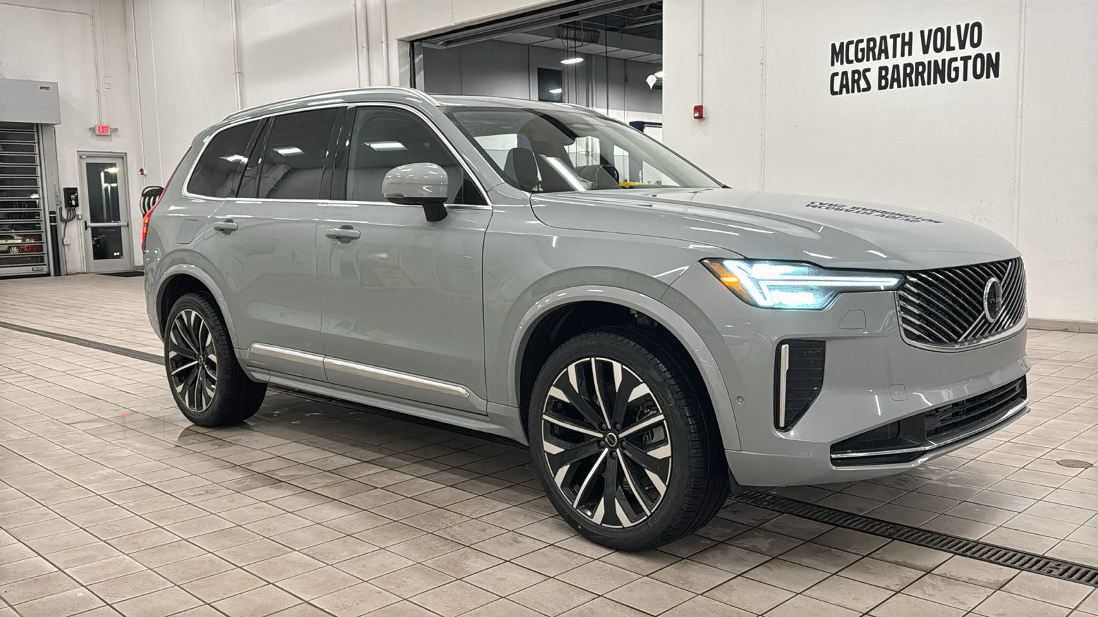 New 2026 Volvo XC90 T8 Plus w/ Protection Package Premier AWD/4WD image 3