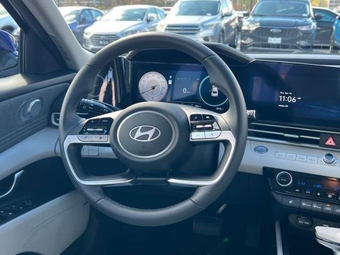 Certified 2026 Hyundai Elantra Limited FWD image 12