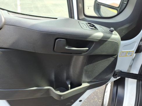 Used 2025 RAM ProMaster 2500 w/ Convenience Group image 13